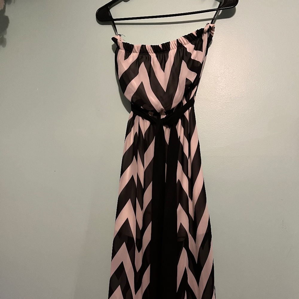 Sleeveless Maxi Dress Black/White Chevron Print